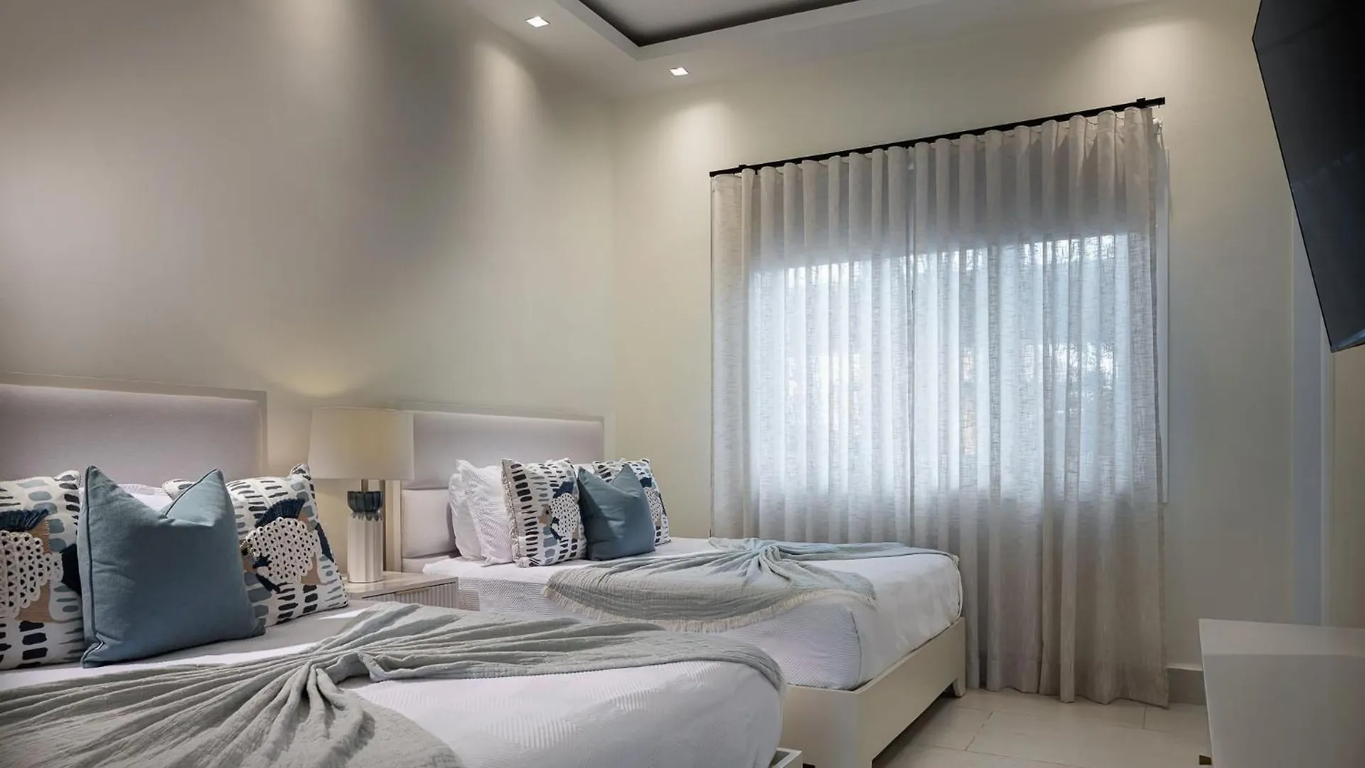 Elegante Villa Privada De 4 Dormitorios Con Piscina Y Jacuzzi Punta Cana